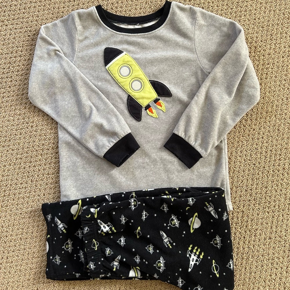 Carter’s Boys size 7 Pajama Set
